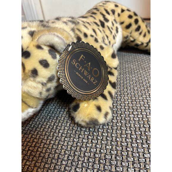 FAO Schwarz Stuffed Cheetah 21" Long (approx) - Picture 5 of 10